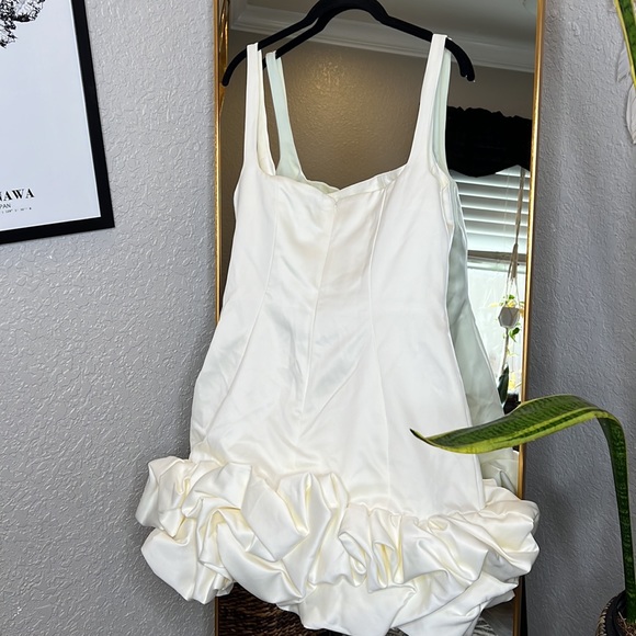 House of CB ‘Lilou’ Ivory Ruffle Hem Mini Dress NWOT - Picture 9 of 9